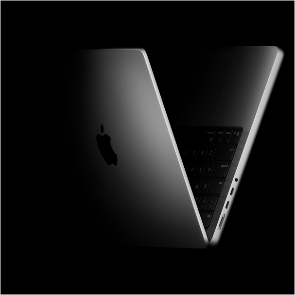 MacBook Pro abierto en forma de V, en referencia al chip M5