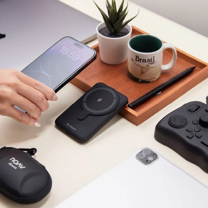 Batería externa inalámbrica magnética Gravity CS10 10000 mAh con soporte blanco | Adam Elements