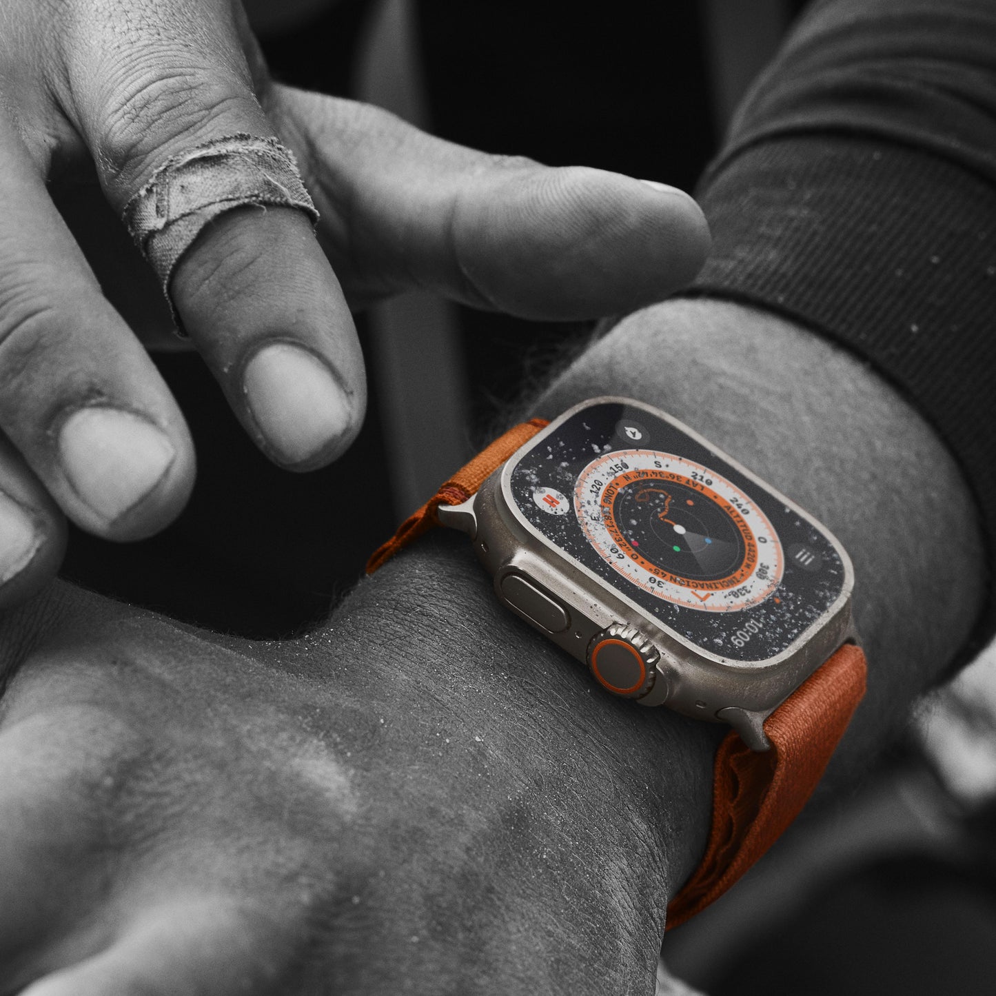 Apple Watch Ultra (GPS + Cellular) - Caja de titanio de 49 mm - Correa Ocean en color medianoche
