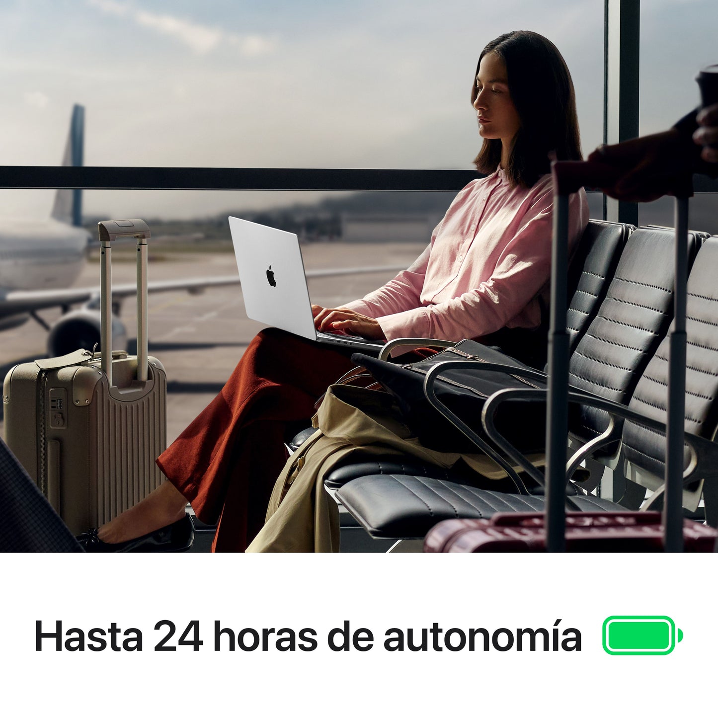 MacBook_Pro_14-in_M5_Silver_PDP_Image_Position_5__ESES