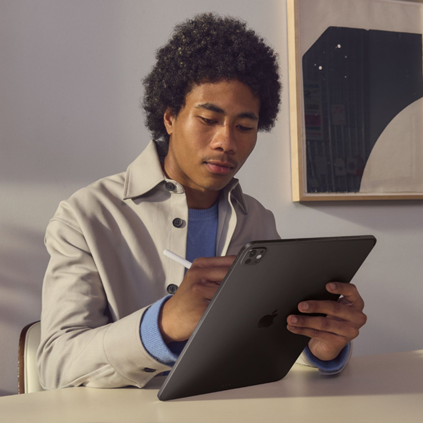 iPad_Pro_13-in_M5_WiFi_Space_Black_PDP_Image_Position_5__ESES