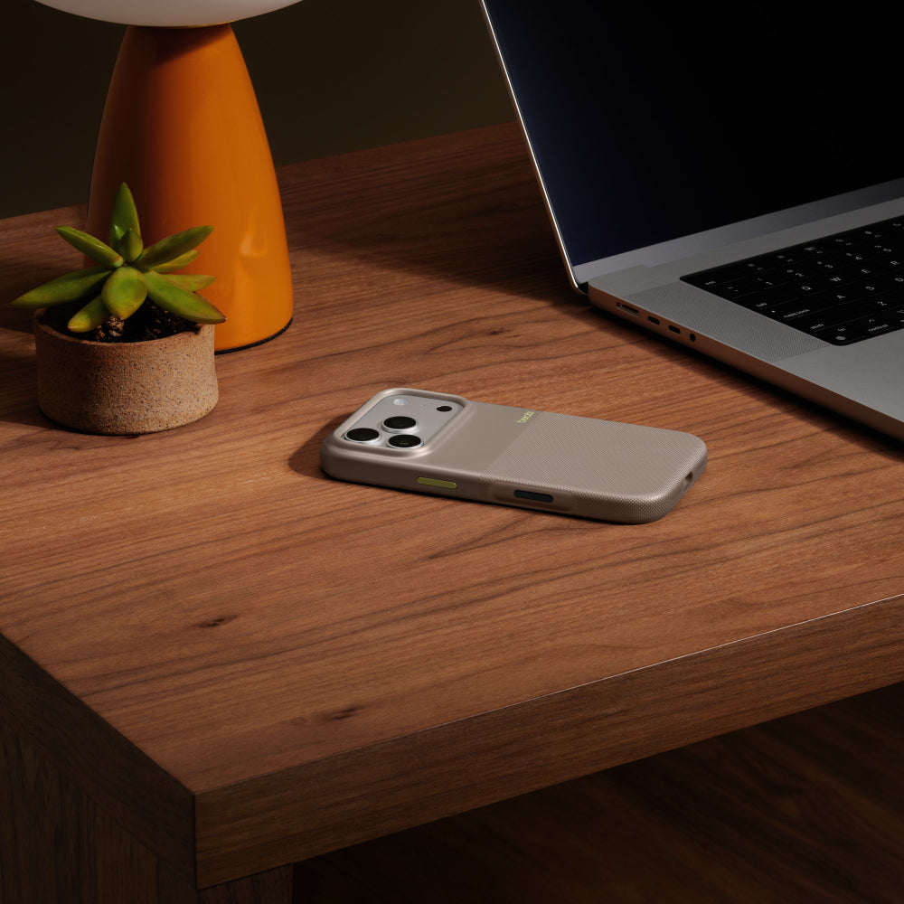 Funda Rugged Gris Alpino MagSafe Control Cámara iPhone 17 Pro | Beats