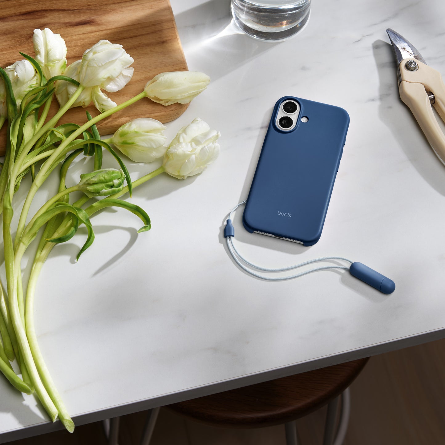 Funda Kickstand Azul cobalto MagSafe Control Cámara iPhone 17 | Beats