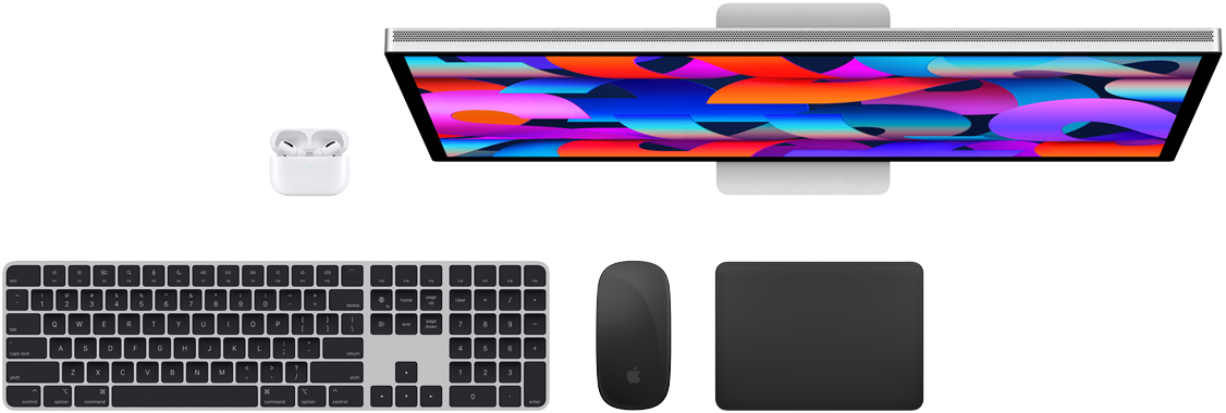 Vista superior de unos AirPods, un Studio Display, un Magic Keyboard, un Magic Mouse y un Magic Trackpad.