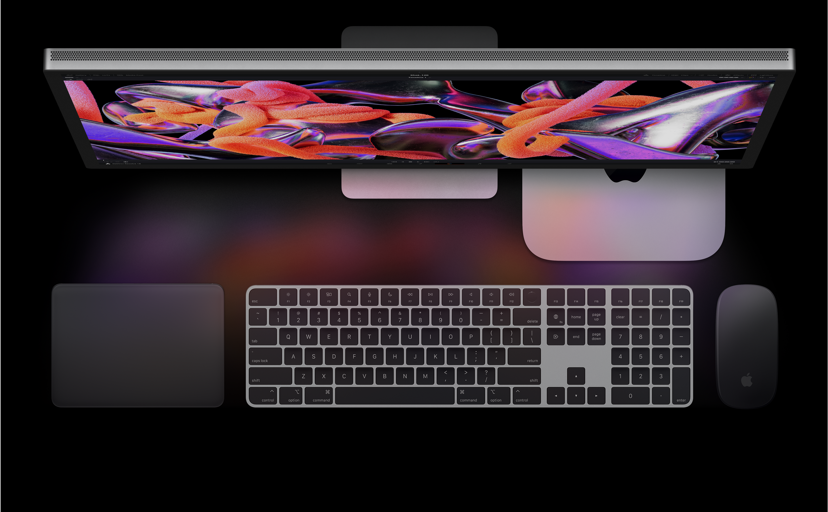 Vista superior de un Studio Display, un Mac mini, un Magic Trackpad, un Magic Keyboard y un Magic Mouse.