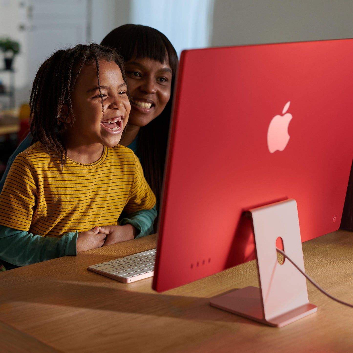 iMac con pantalla Retina 4,5K 24 pulgadas Chip M3 de 8 núcleos y GPU de 10 núcleos, 24 GB, 1 TB SSD, Magic Keyboard con Touch ID y teclado numérico, Sin Ethernet - Azul - Rossellimac