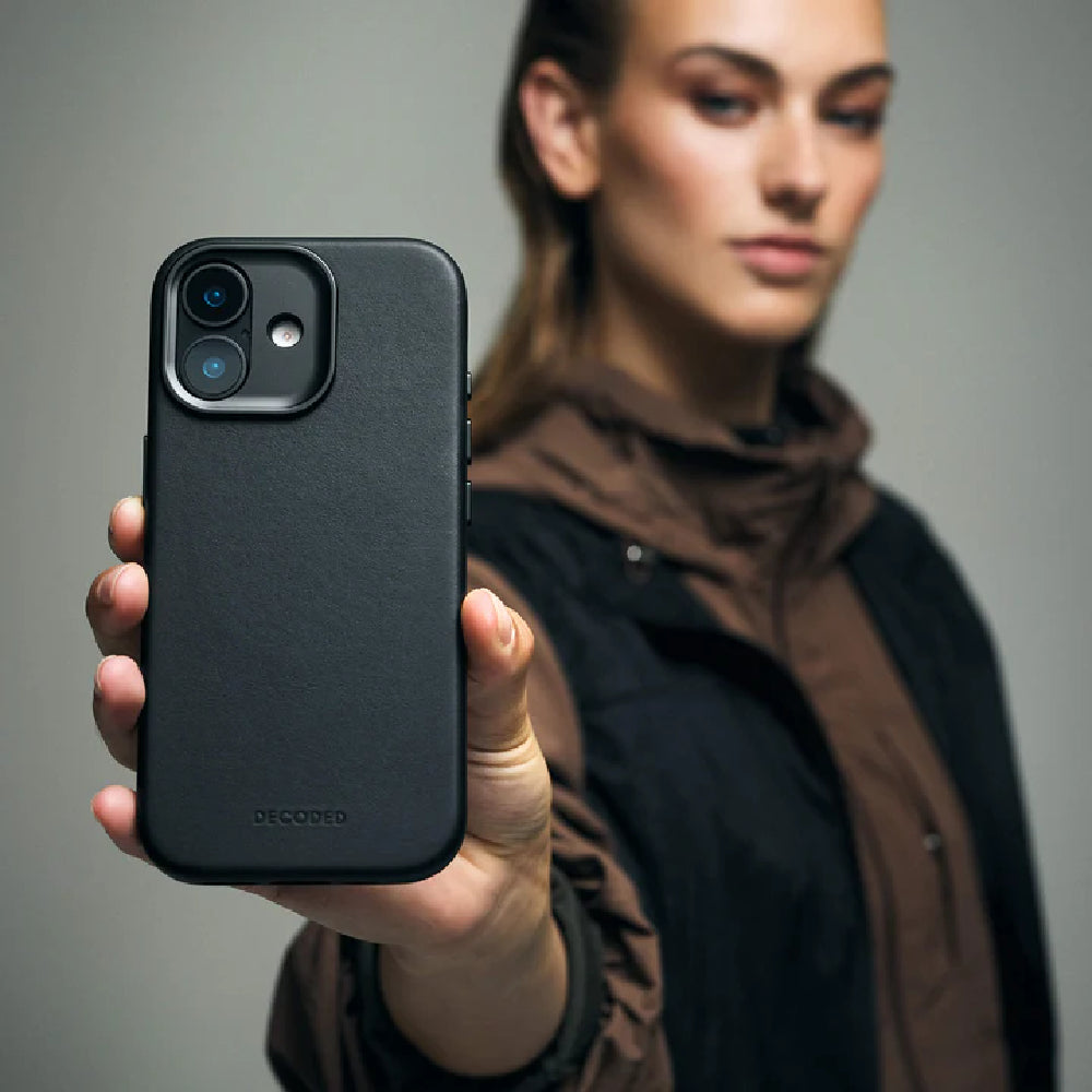 Funda Piel Negra iPhone 17 | Decoded