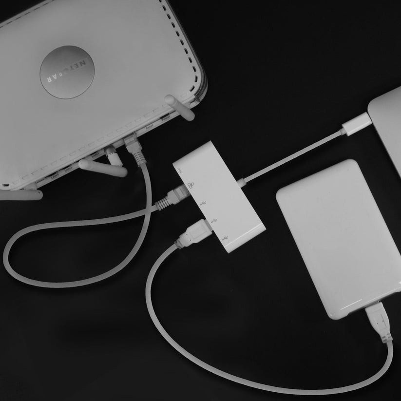 Adaptador USB-C 3.1 a 3xUSB-A, un puerto Ethernet y un puerto de carga USB-C de Macally - Rossellimac